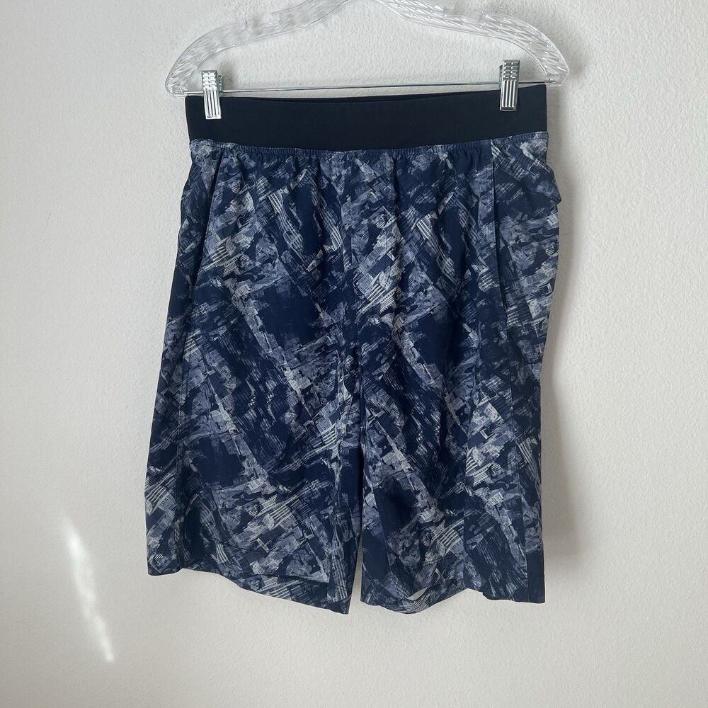 Lululemon Core Shorts Men Medium 11" Blue City Downtown Cityscape Unlined Gym